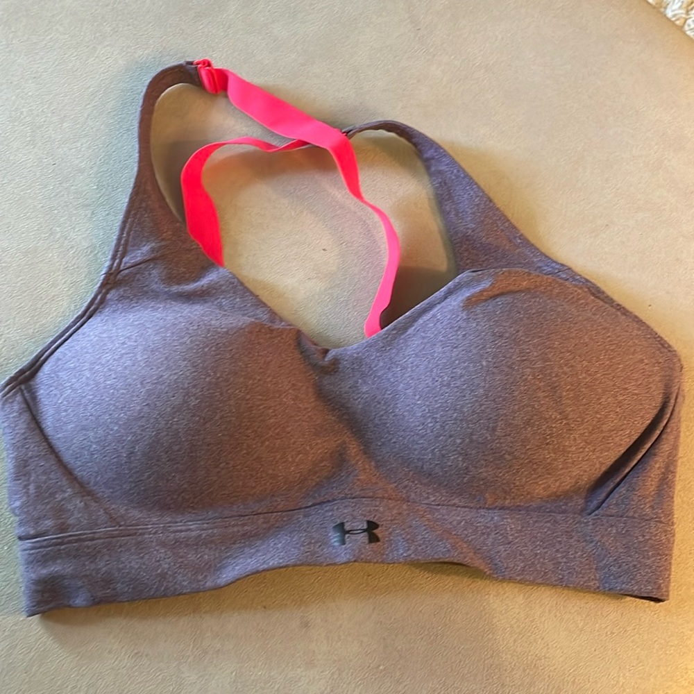 UNDER ARMOUR women’s fitted sports bra